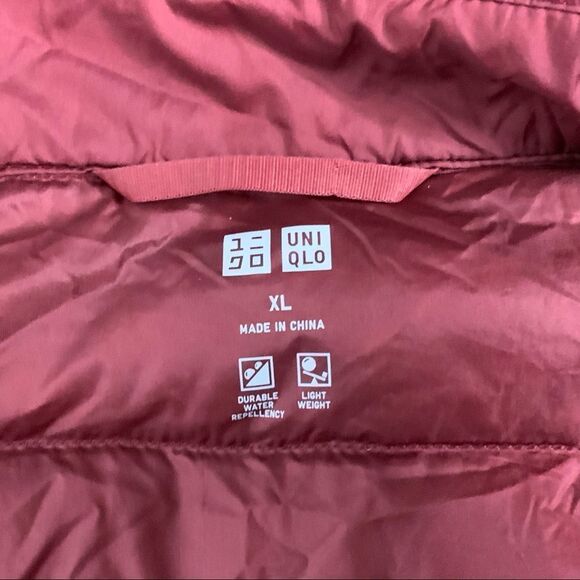 UNIQLO down lightweight jacket. - Picture 9 of 10